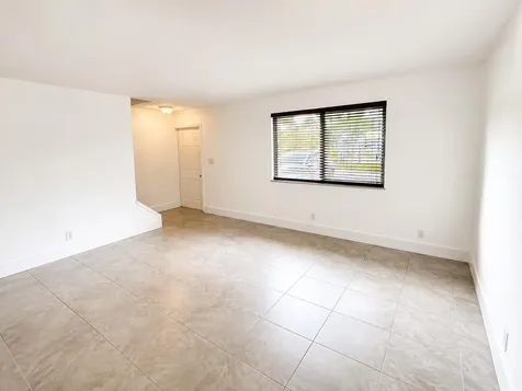 5728 5728 Blueberry Ct, Unit #38 Circle Lauderhill FL 33313