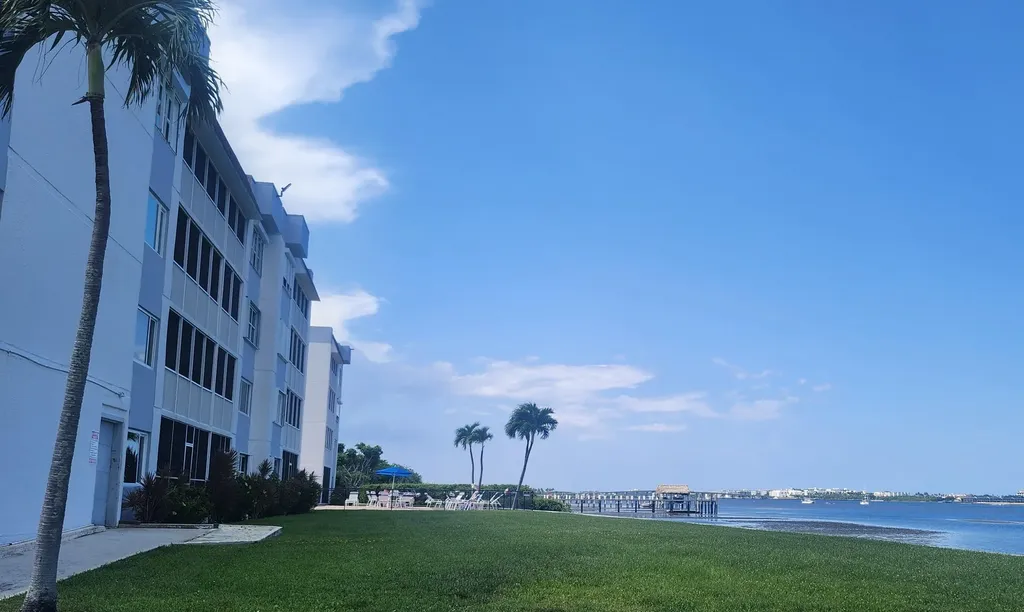 1516 S Lakeside Drive Lake Worth Beach FL 33460