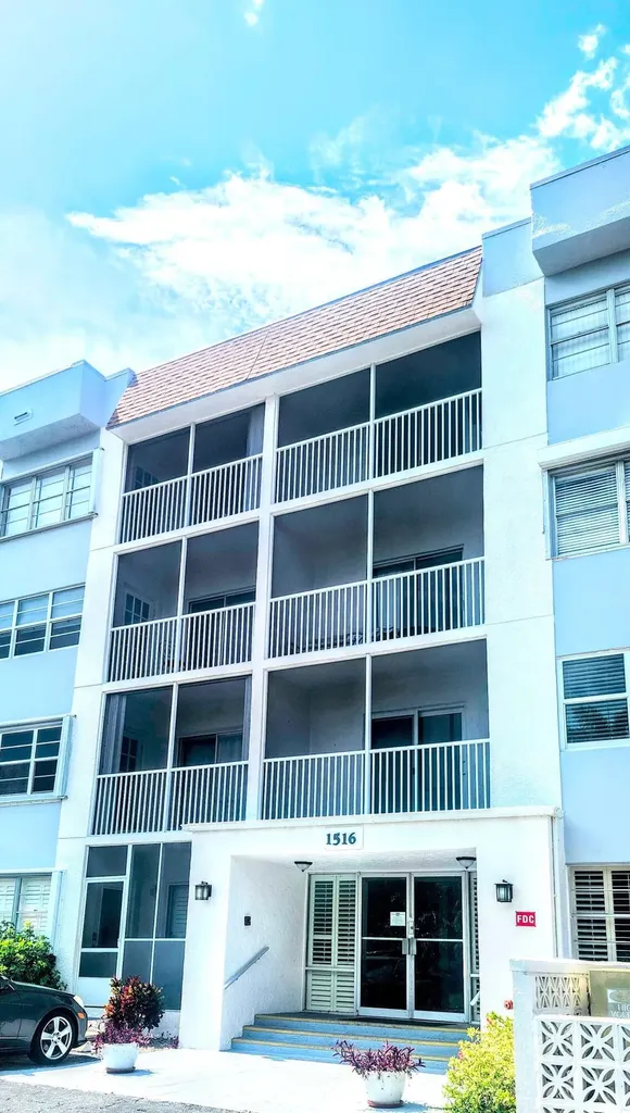 1516 S Lakeside Drive Lake Worth Beach FL 33460