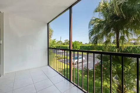 617 Sea Pine Way Greenacres FL 33415