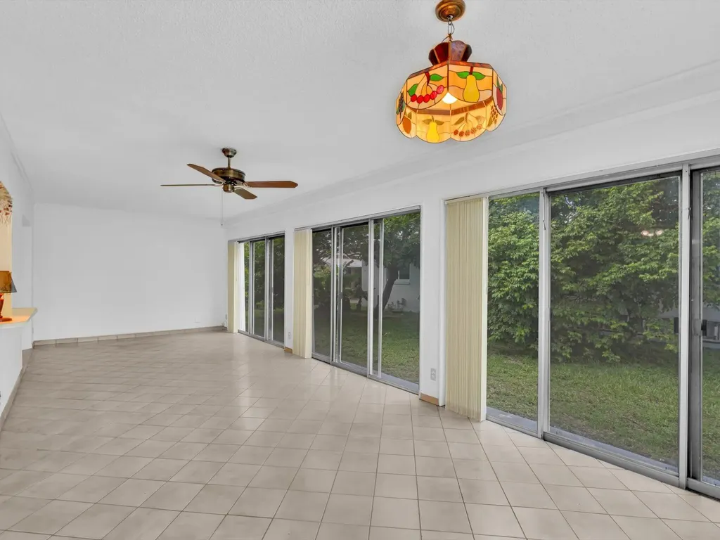 5715 NW 86th Avenue Tamarac FL 33321