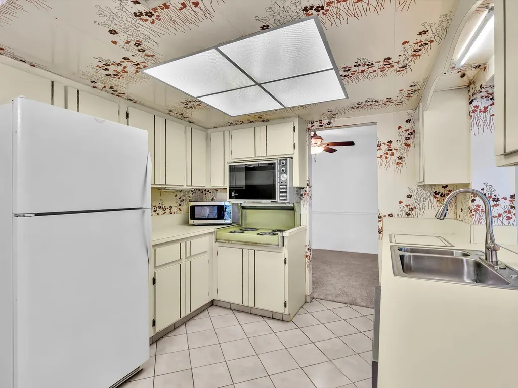 5715 NW 86th Avenue Tamarac FL 33321