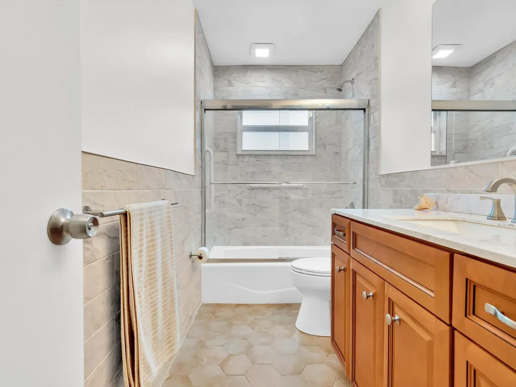 5715 NW 86th Avenue Tamarac FL 33321