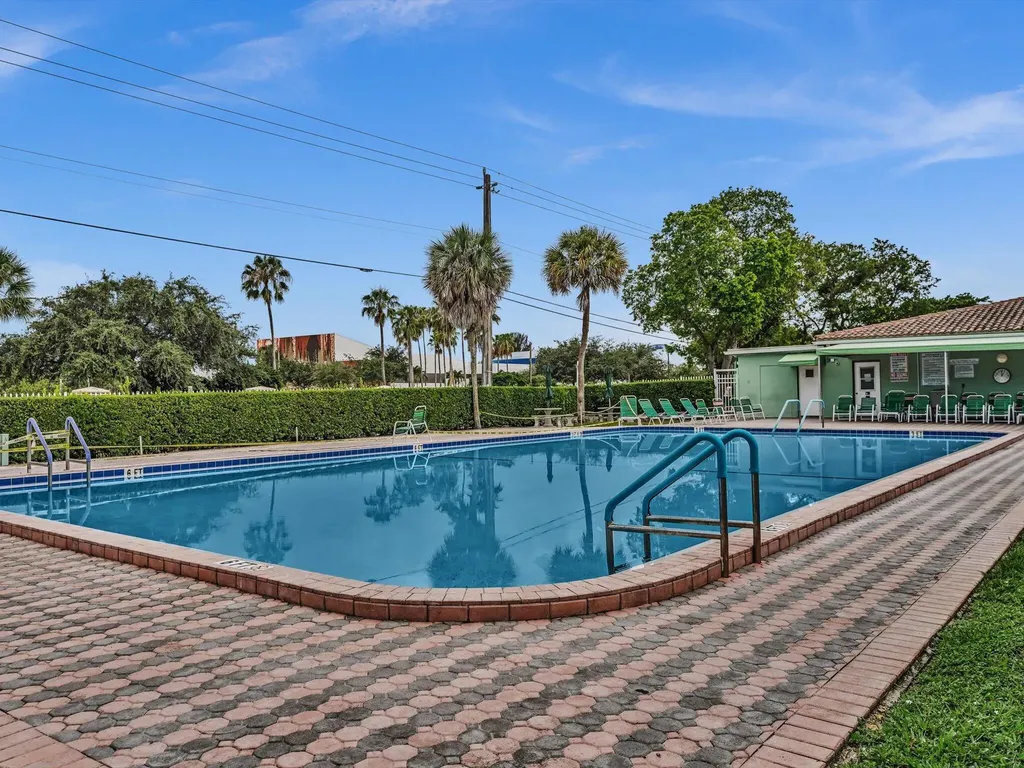 5715 NW 86th Avenue Tamarac FL 33321