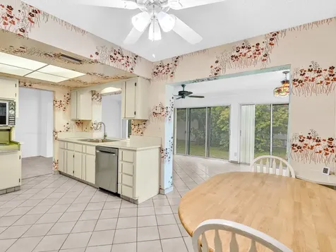 5715 NW 86th Avenue Tamarac FL 33321