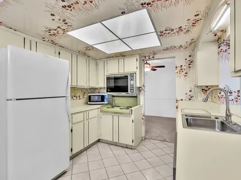 5715 NW 86th Avenue Tamarac FL 33321