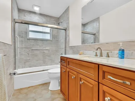 5715 NW 86th Avenue Tamarac FL 33321