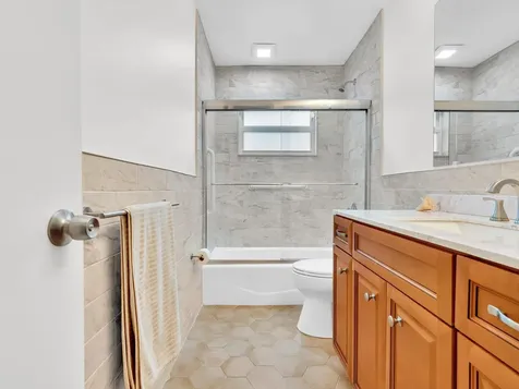 5715 NW 86th Avenue Tamarac FL 33321