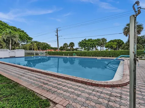 5715 NW 86th Avenue Tamarac FL 33321