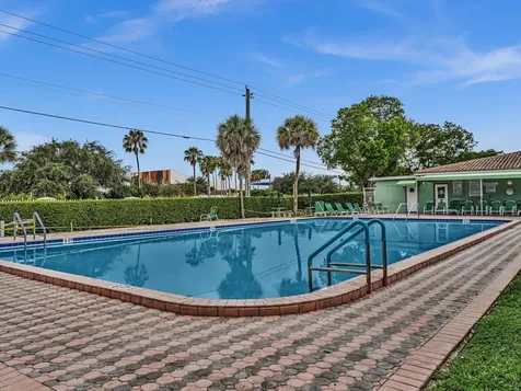 5715 NW 86th Avenue Tamarac FL 33321