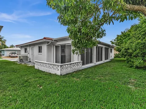 5715 NW 86th Avenue Tamarac FL 33321