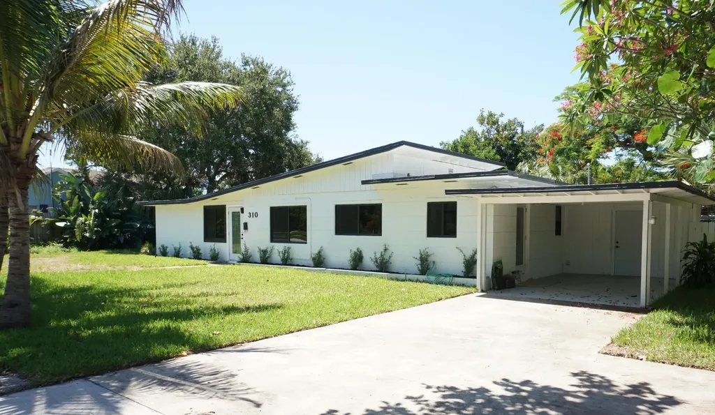 310 SW 1st Avenue Boynton Beach FL 33435