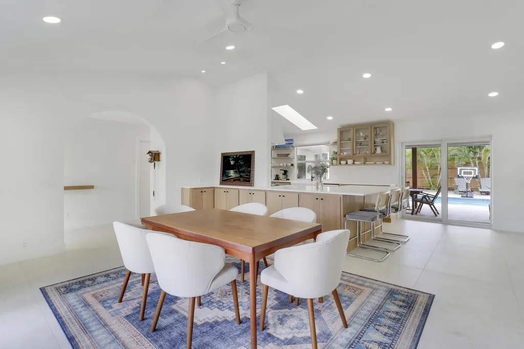 30 Chestnut Trail Tequesta FL 33469