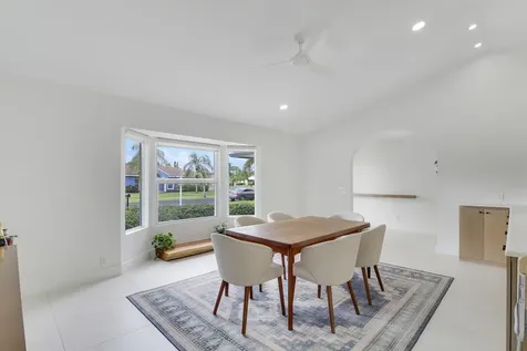 30 Chestnut Trail Tequesta FL 33469