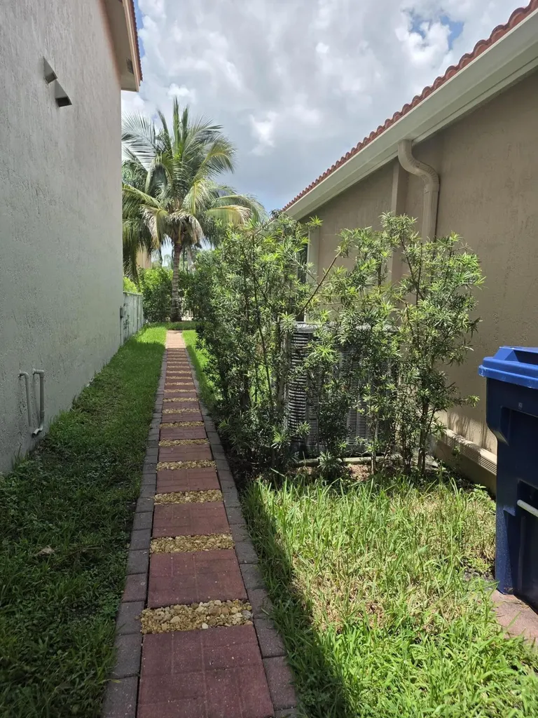 11534 NW 4th Manor Coral Springs FL 33071