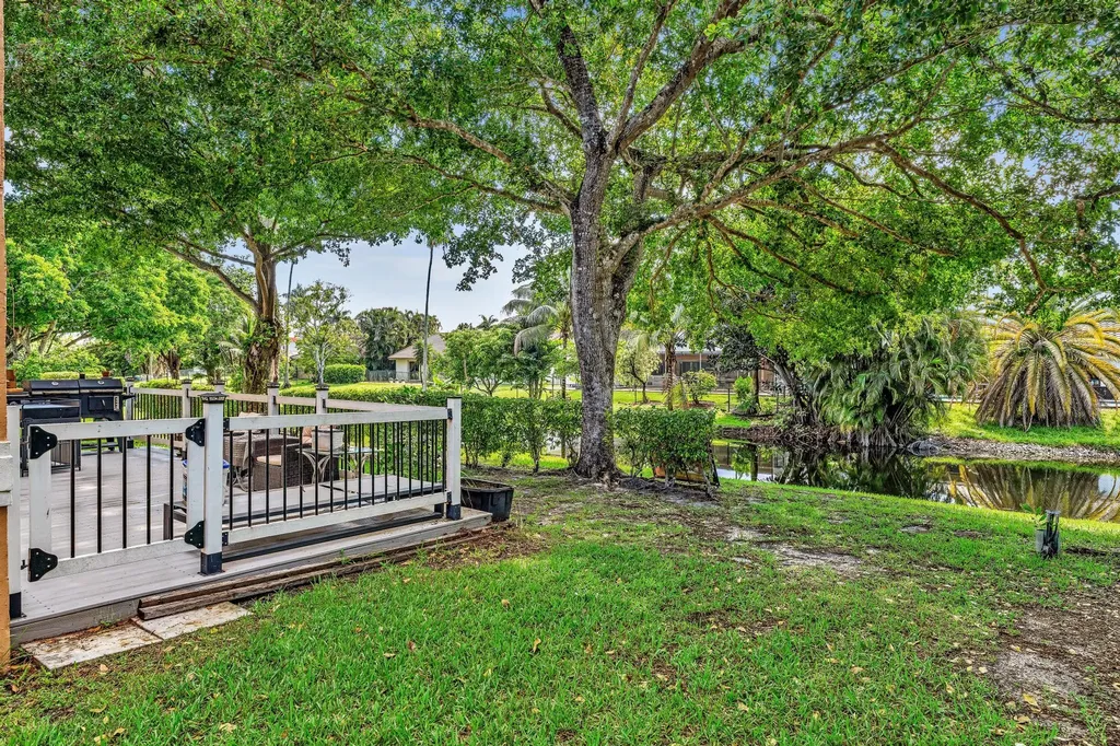 11251 Lakeview Drive Coral Springs FL 33071