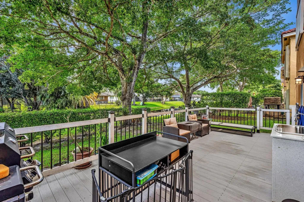 11251 Lakeview Drive Coral Springs FL 33071