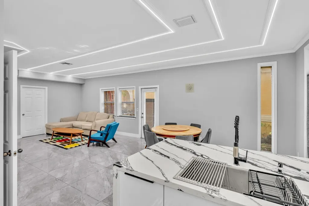 11251 Lakeview Drive Coral Springs FL 33071