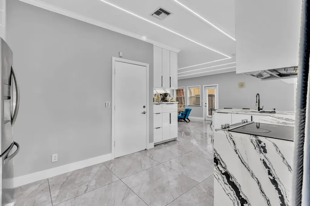 11251 Lakeview Drive Coral Springs FL 33071