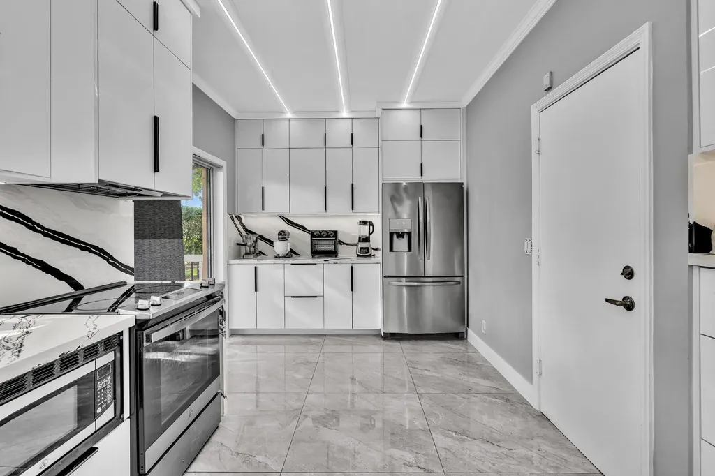11251 Lakeview Drive Coral Springs FL 33071