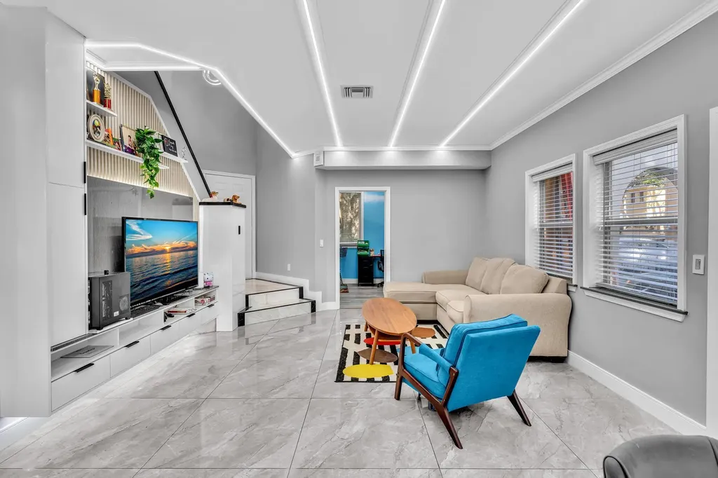 11251 Lakeview Drive Coral Springs FL 33071