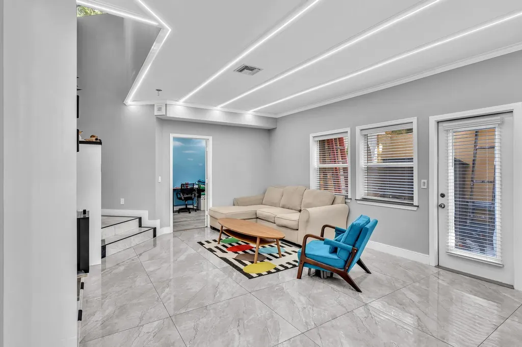 11251 Lakeview Drive Coral Springs FL 33071