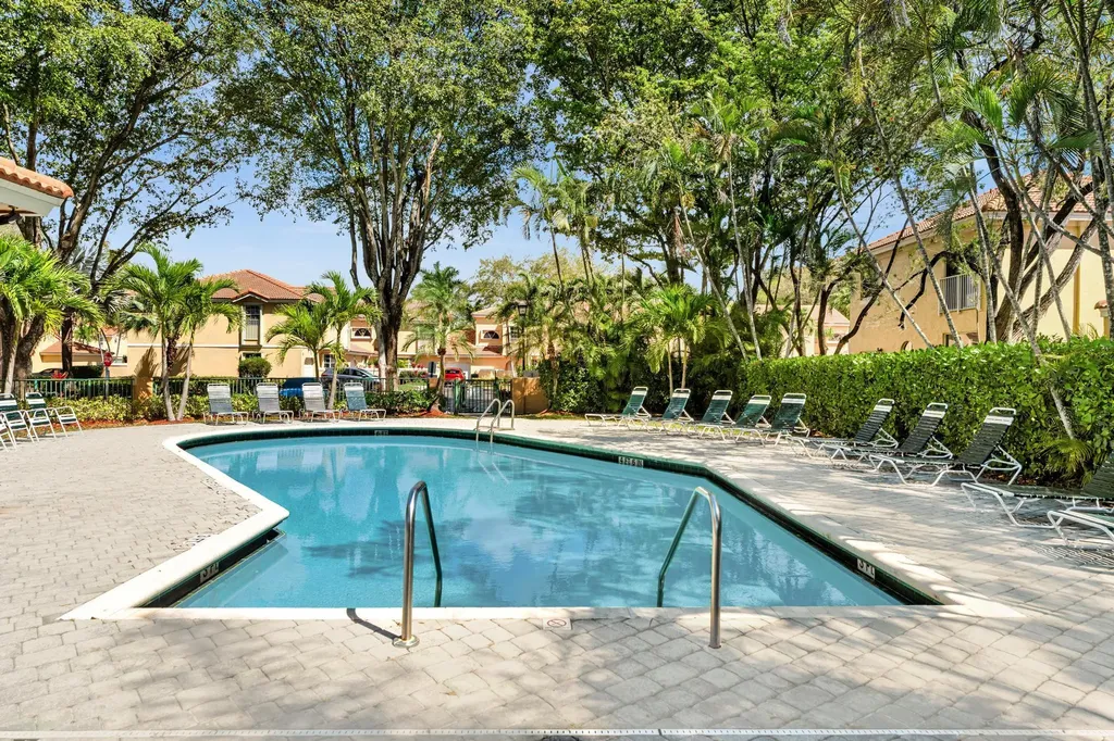 11251 Lakeview Drive Coral Springs FL 33071