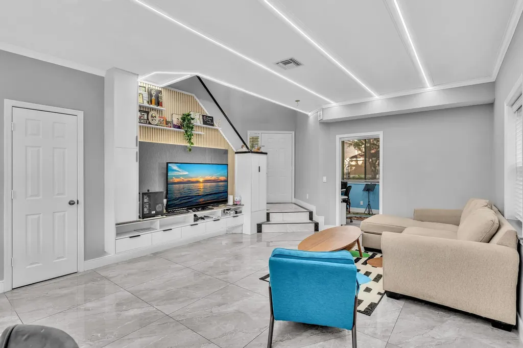 11251 Lakeview Drive Coral Springs FL 33071