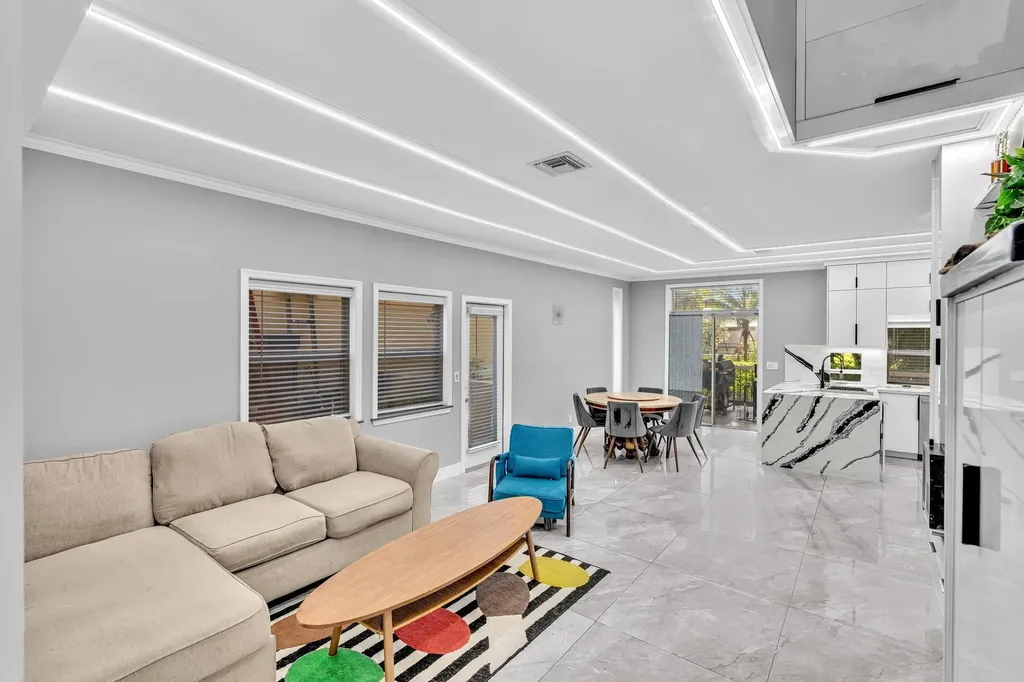 11251 Lakeview Drive Coral Springs FL 33071