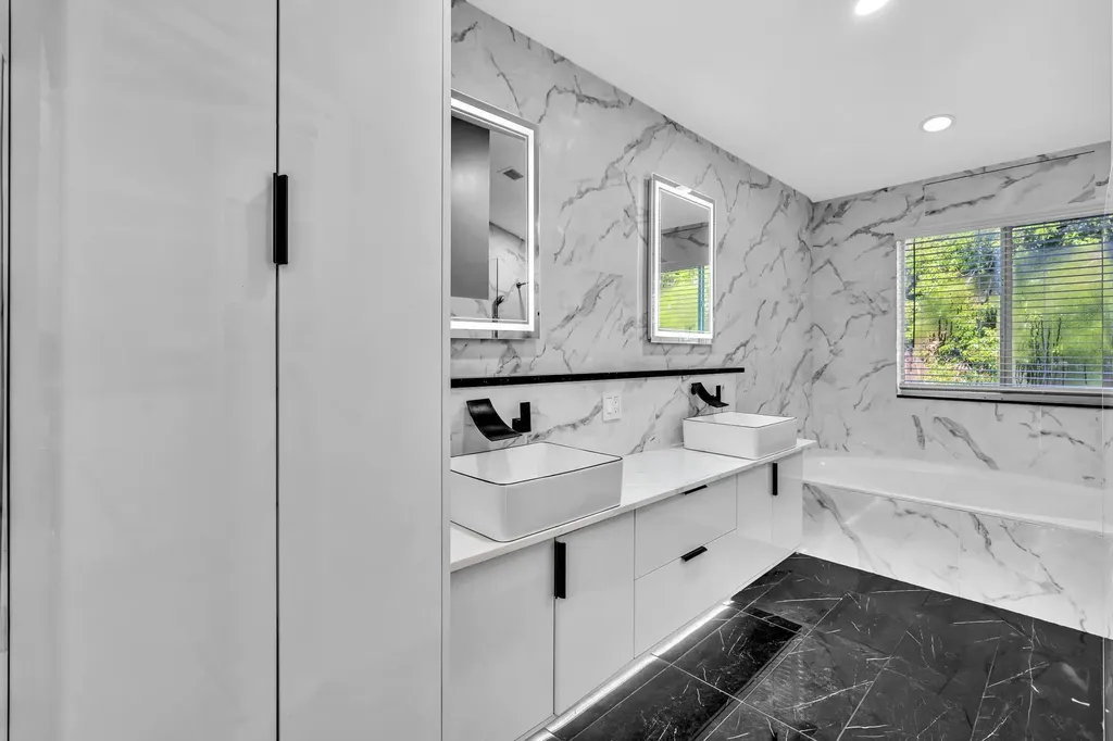 11251 Lakeview Drive Coral Springs FL 33071
