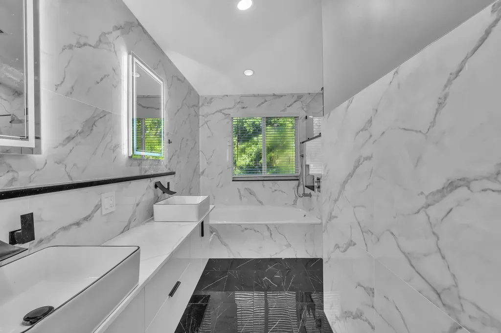 11251 Lakeview Drive Coral Springs FL 33071