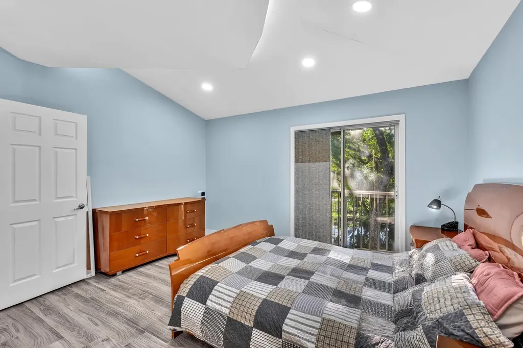 11251 Lakeview Drive Coral Springs FL 33071