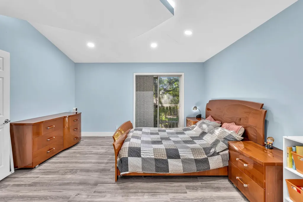11251 Lakeview Drive Coral Springs FL 33071