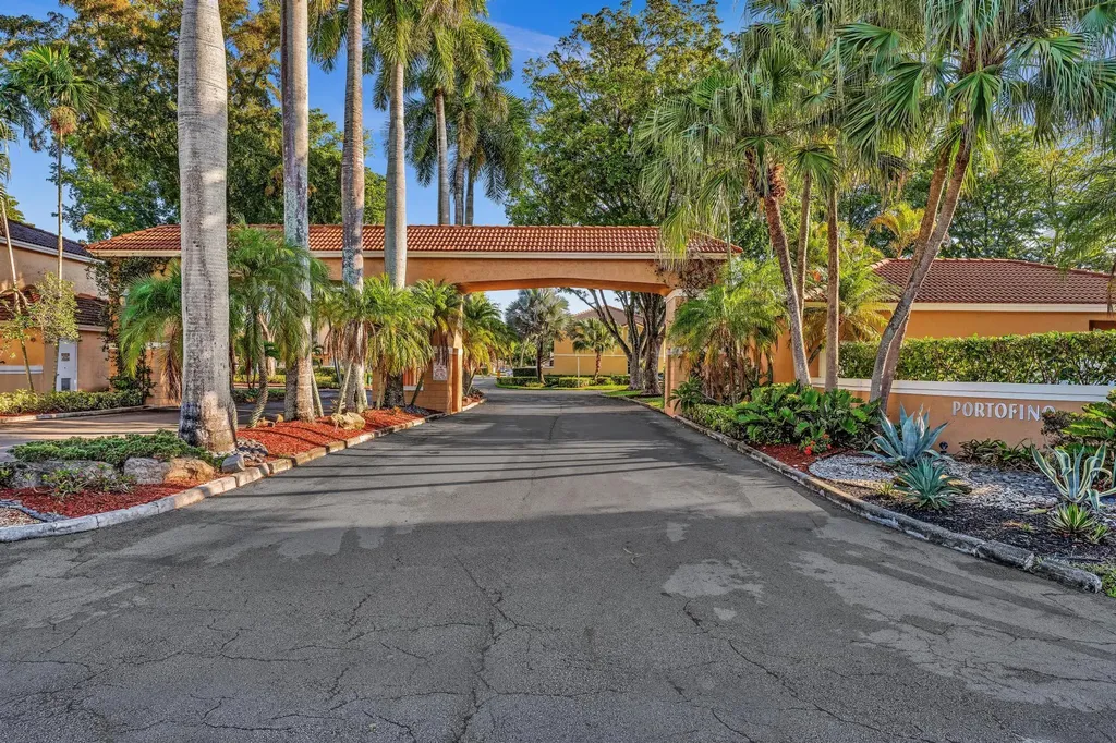 11251 Lakeview Drive Coral Springs FL 33071