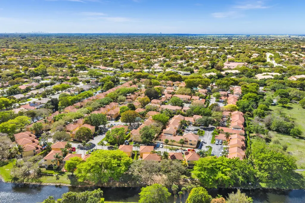 11251 Lakeview Drive Coral Springs FL 33071