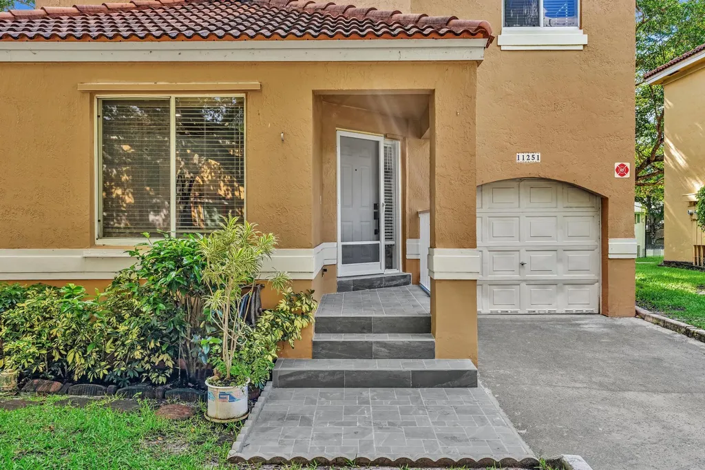 11251 Lakeview Drive Coral Springs FL 33071