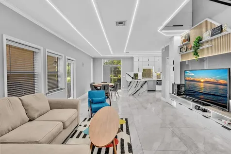 11251 Lakeview Drive Coral Springs FL 33071