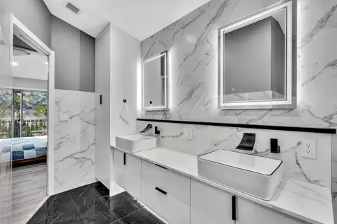 11251 Lakeview Drive Coral Springs FL 33071