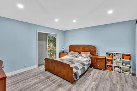 11251 Lakeview Drive Coral Springs FL 33071