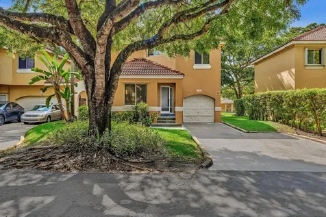 11251 Lakeview Drive Coral Springs FL 33071