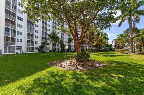 2731 NE 14th Street Causeway Pompano Beach FL 33062