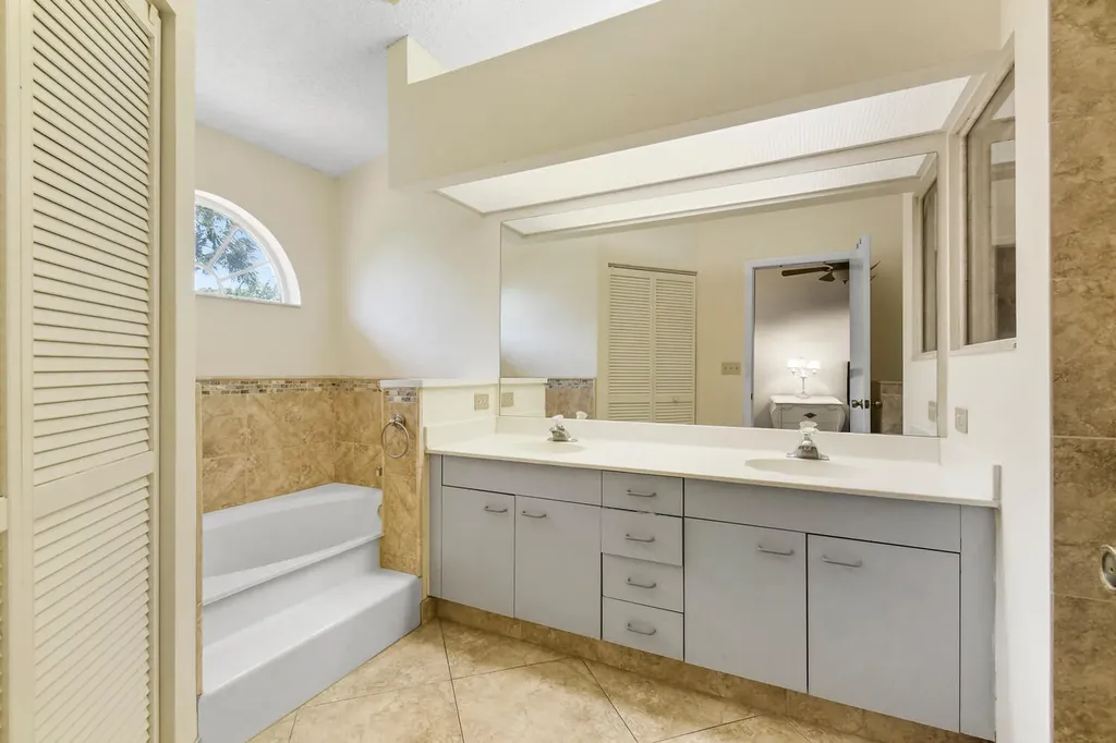 5266 Sapphire Valley Boca Raton FL 33486
