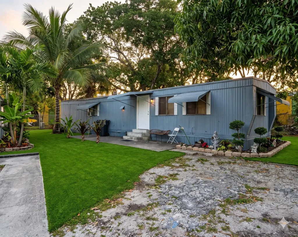 3 Ferne Lane Greenacres FL 33467