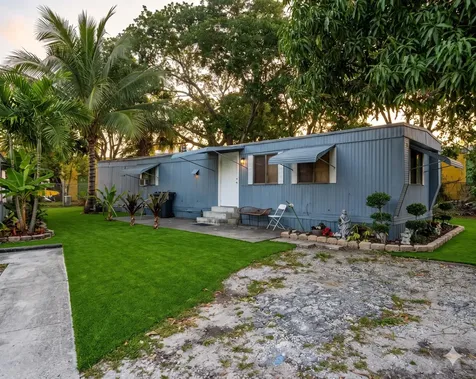 3 Ferne Lane Greenacres FL 33467
