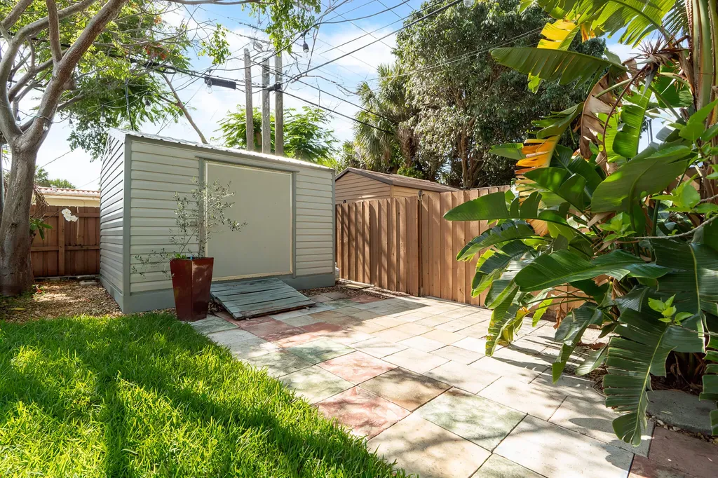 60 NW 47th Street Oakland Park FL 33309