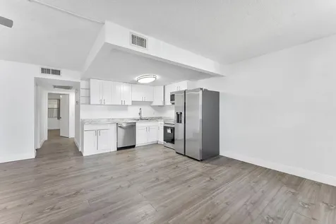 1052 Hythe C Boca Raton FL 33434