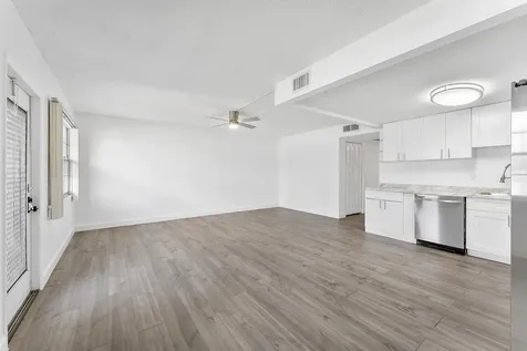 1052 Hythe C Boca Raton FL 33434