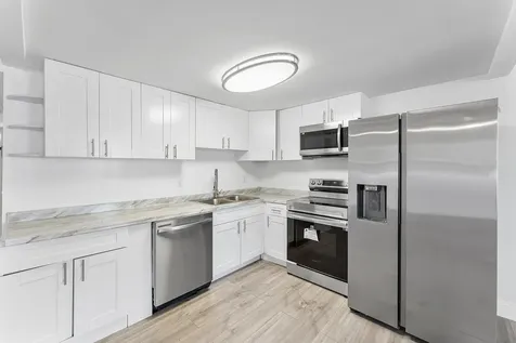 1052 Hythe C Boca Raton FL 33434