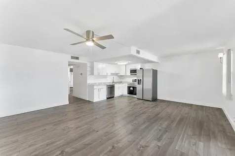 1052 Hythe C Boca Raton FL 33434
