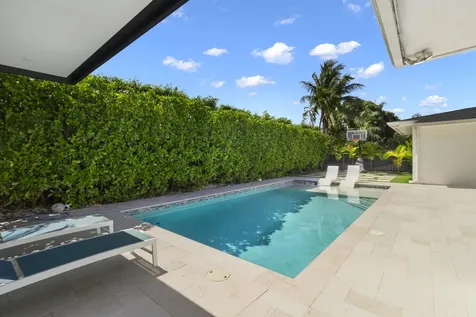 21303 NE 18th Place Miami FL 33179